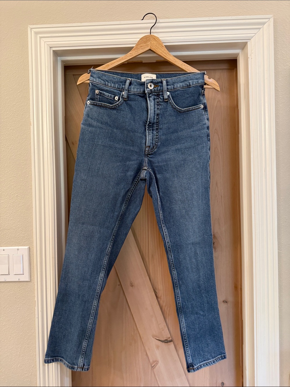 Everlane Women's Straight Leg Jeans in Medium Blue Wash